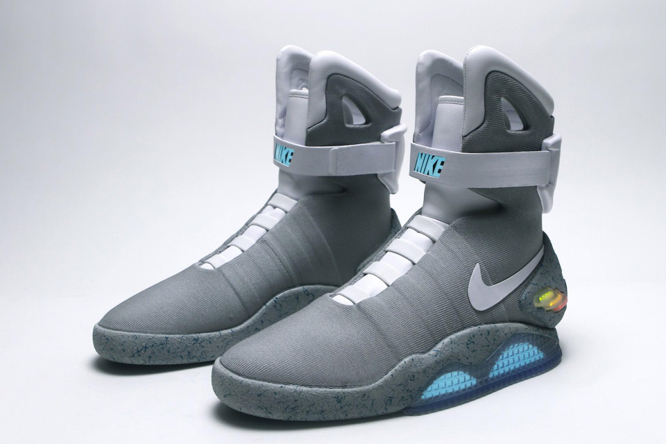 Nike Back To The Future self-tying laces