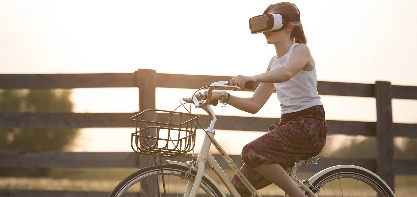 Augmented Reality (AR)